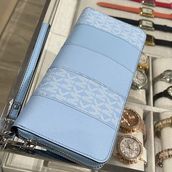 MICHAEL KORS Large Pebbled Leather Continental Wallet Phone Holder Wristlet 
NWT - Picture 12 of 16